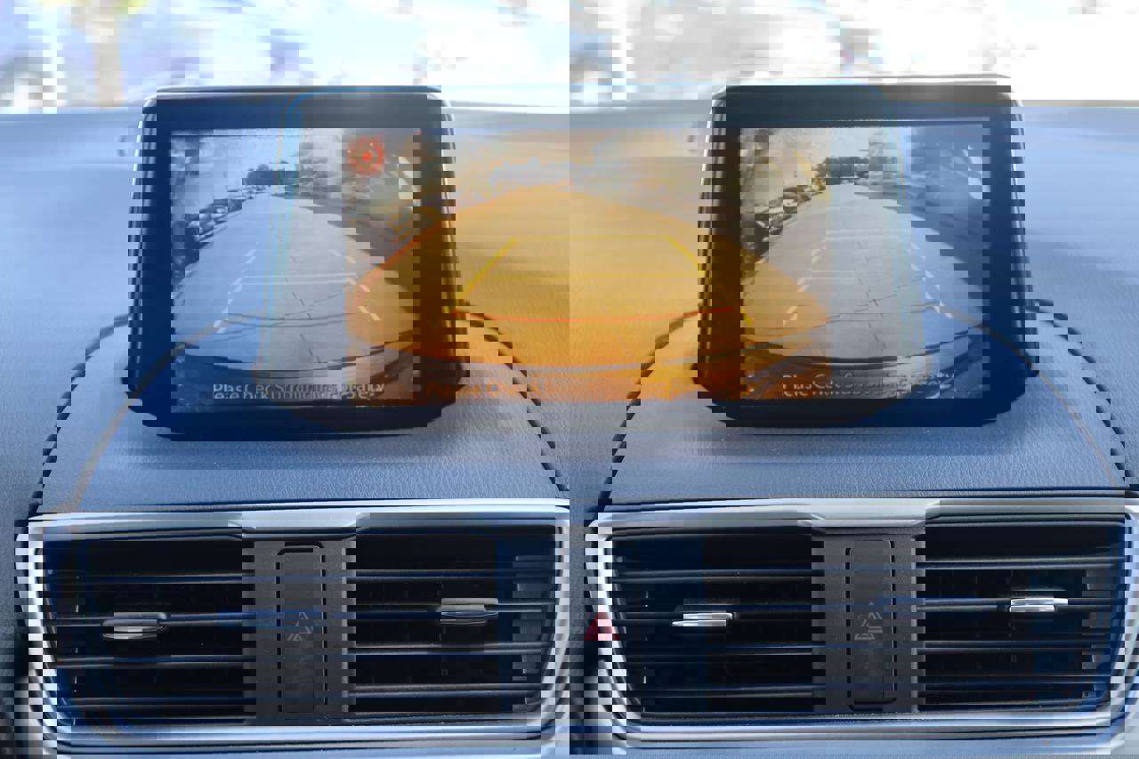 Used 2018 MAZDA MAZDA3 Touring image 36