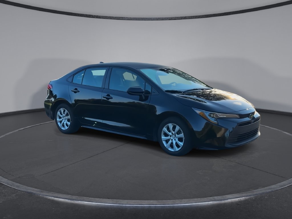 Used 2025 Toyota Corolla LE w/ Convenience Package FWD image 2