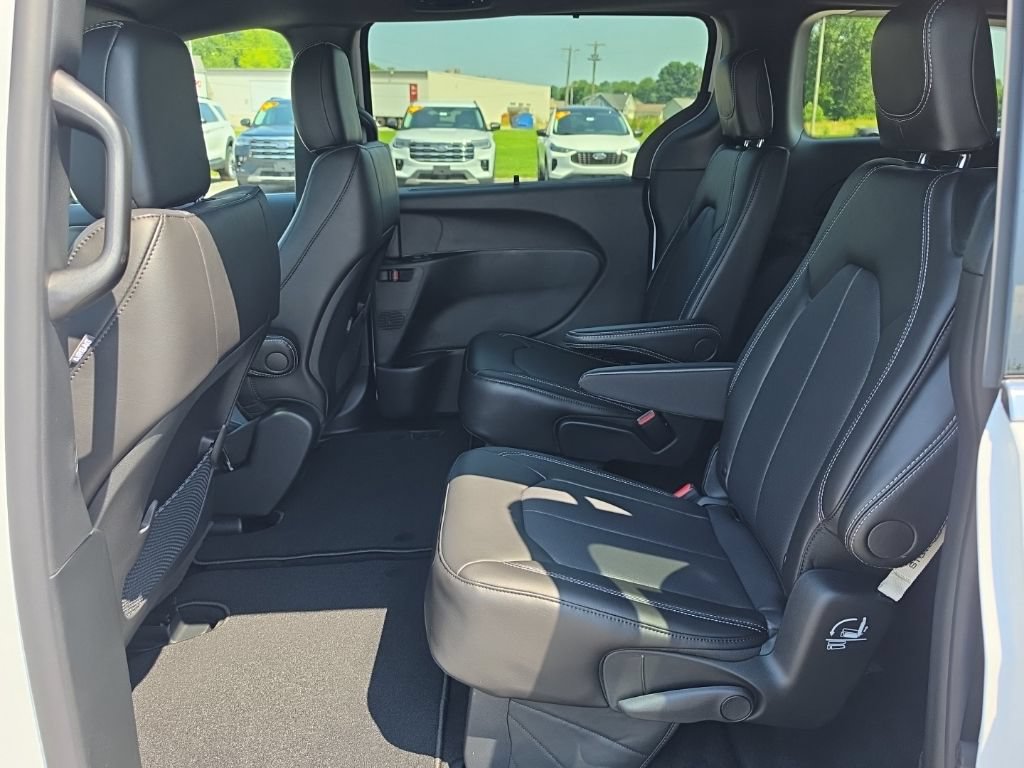 New 2027 Chrysler Pacifica LX FWD image 18