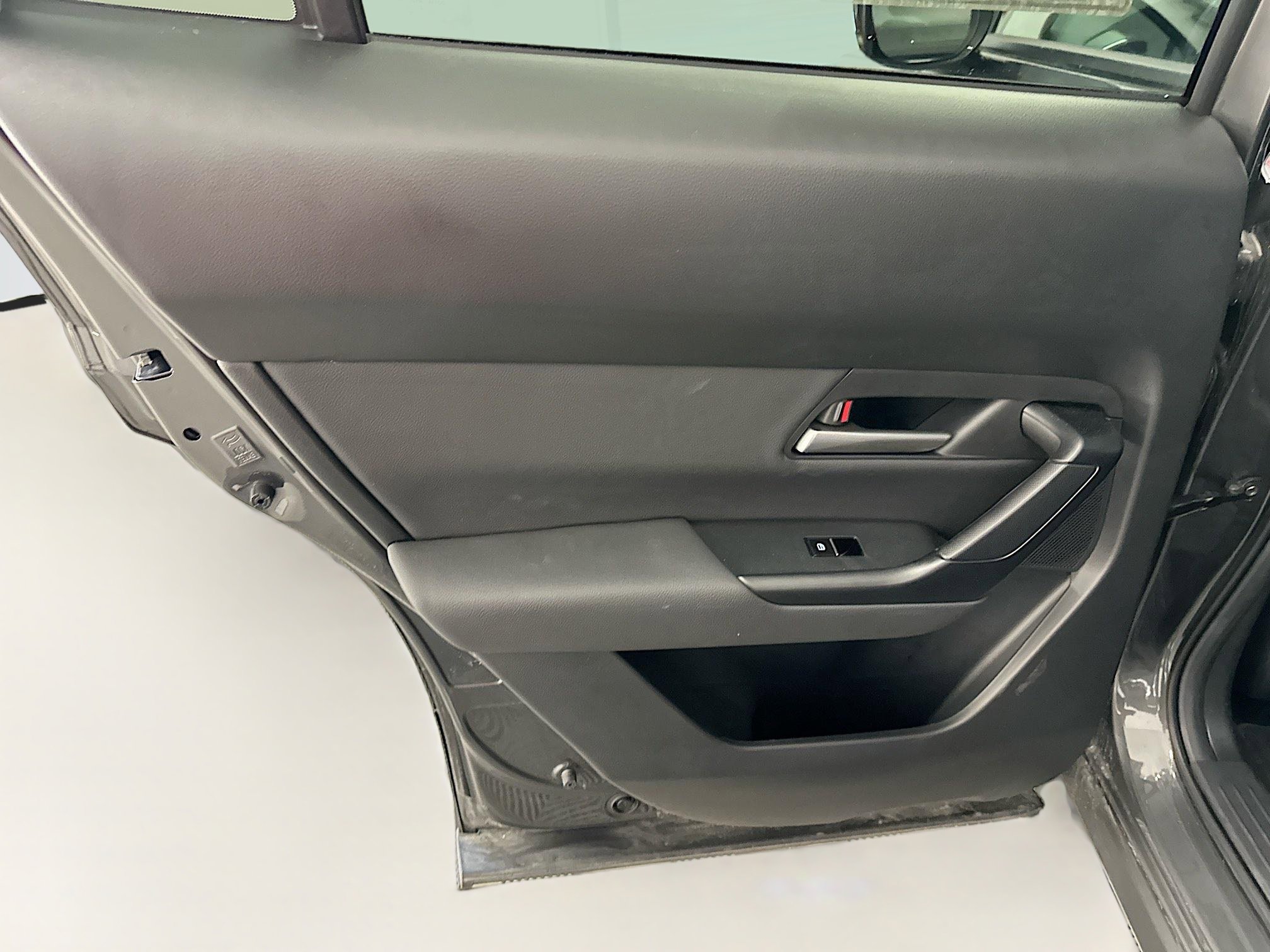 Used 2025 MAZDA CX-50 AWD 2.5 Hybrid w/ Premium Pkg image 28