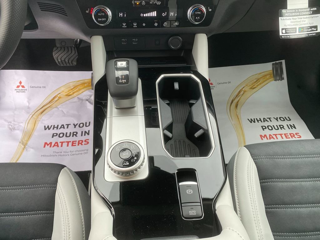 New 2026 Mitsubishi Outlander SE image 22