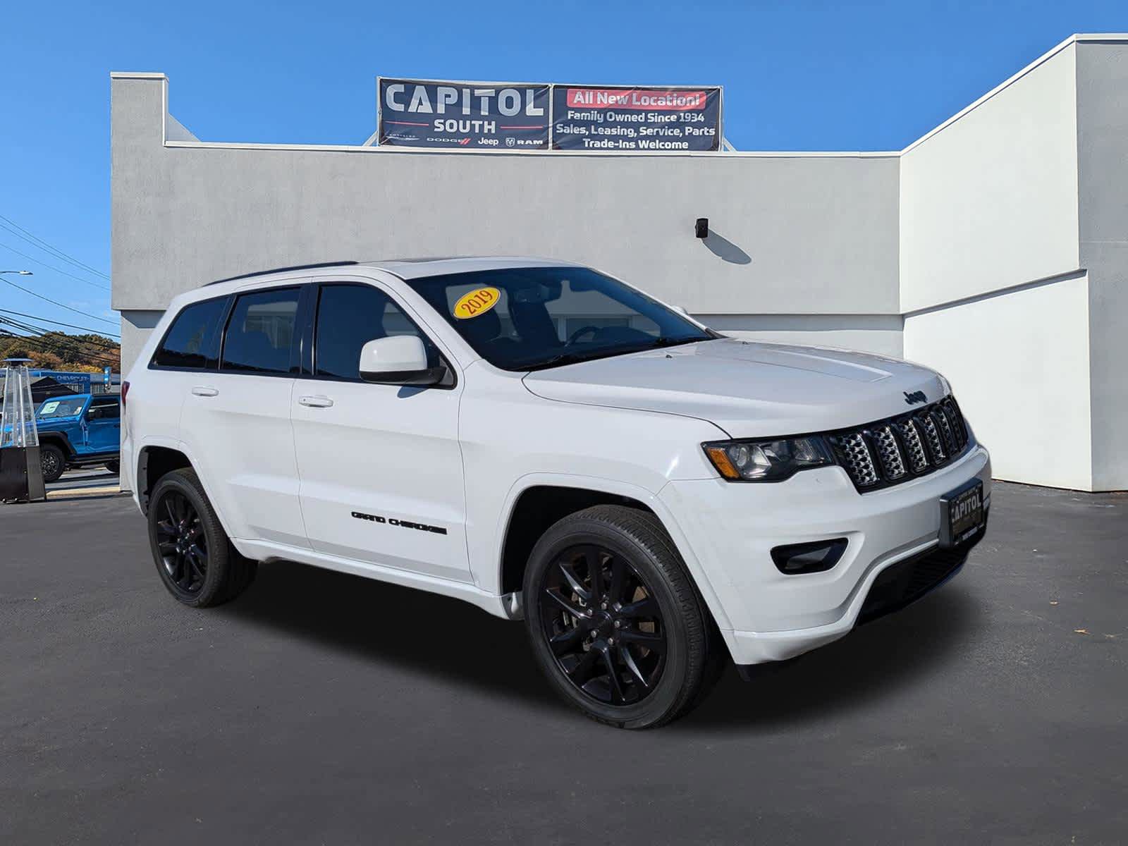 Used 2019 Jeep Grand Cherokee Altitude AWD/4WD image 1