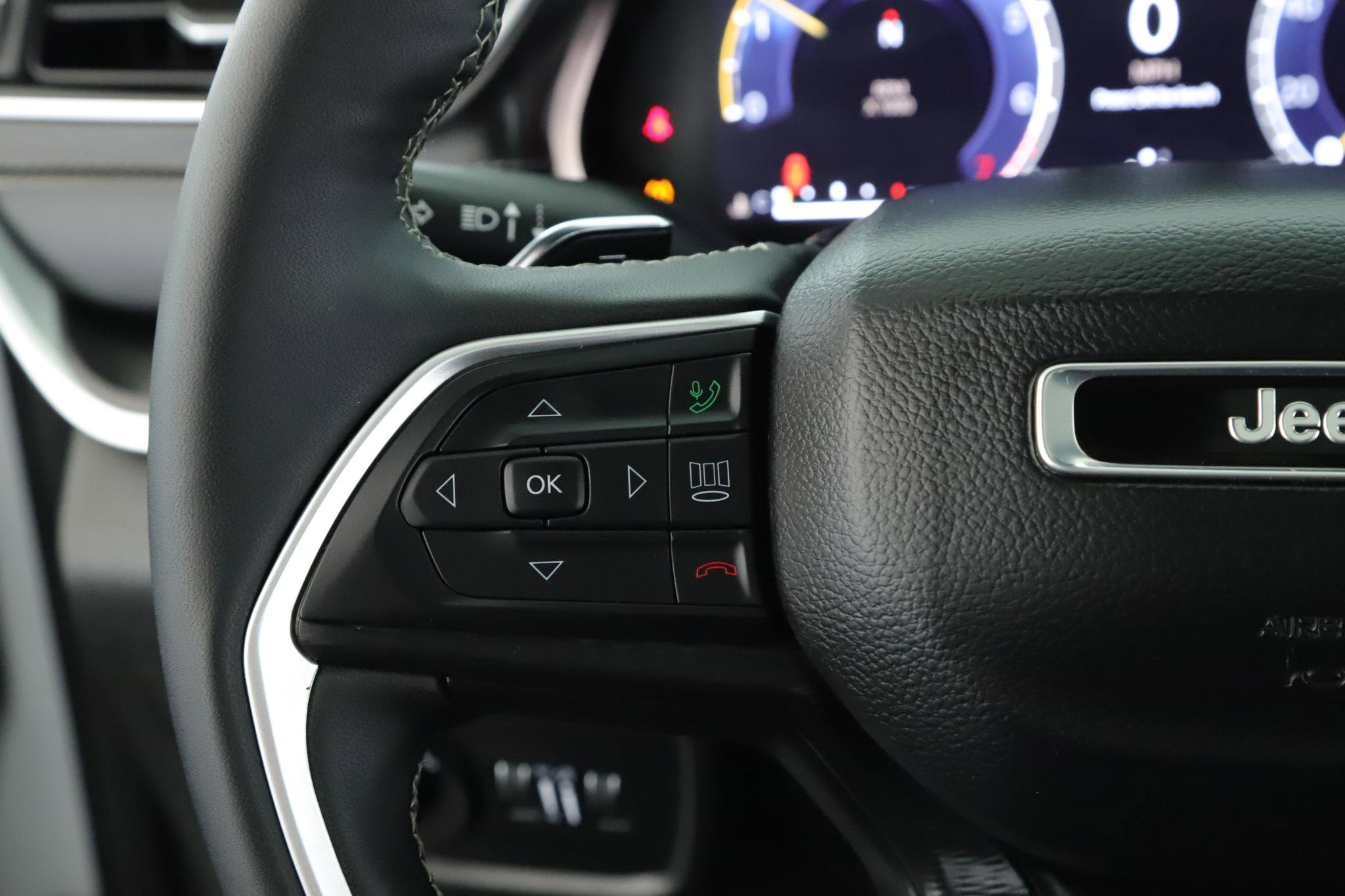 Used 2024 Jeep Grand Cherokee Altitude image 10