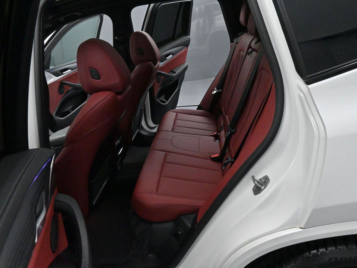 Used 2024 BMW X3 M40i w/ Premium Package image 32