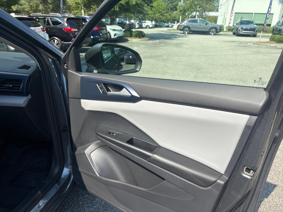 Certified 2023 Volkswagen Taos SE FWD image 31