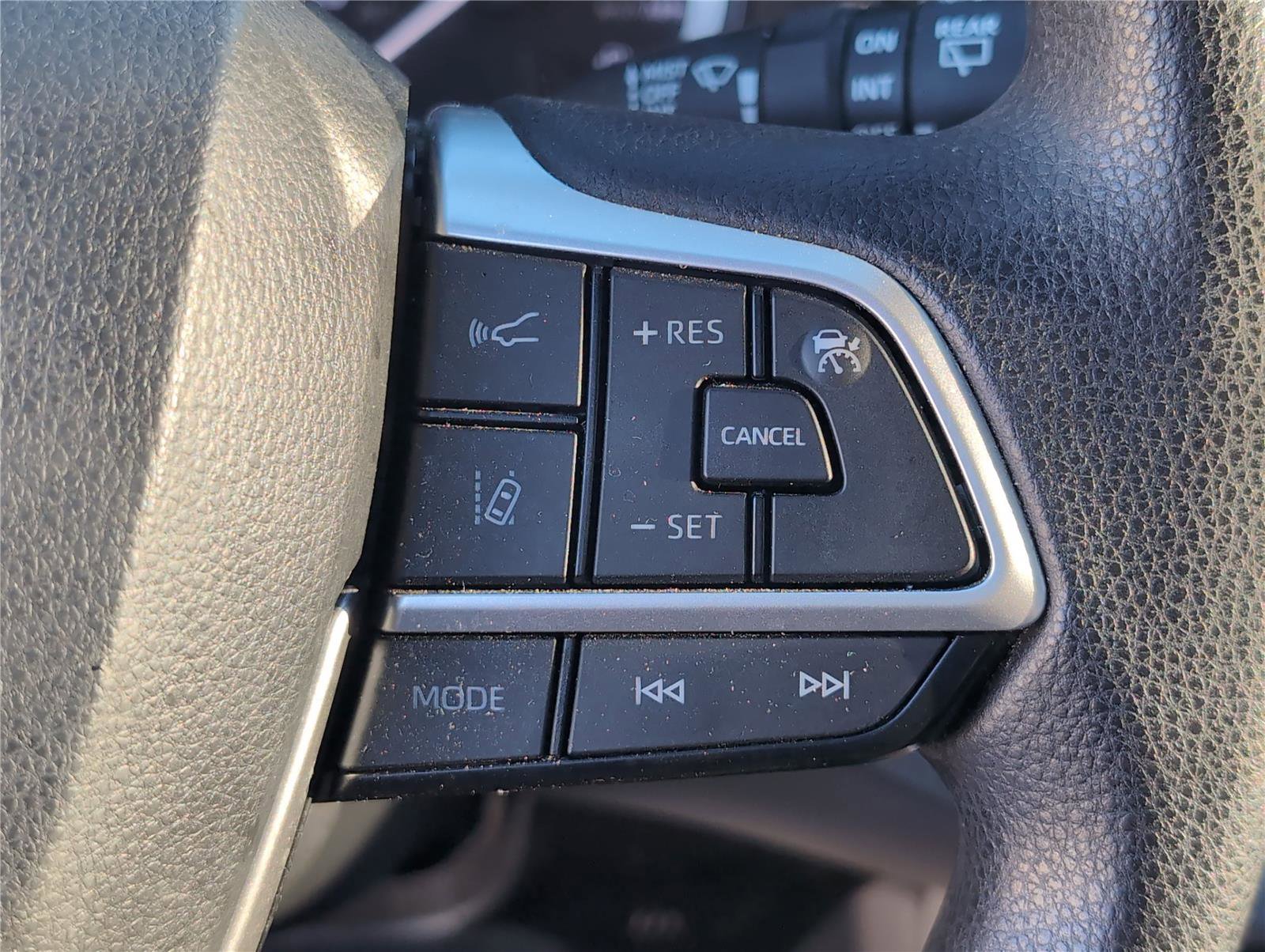 Used 2023 Toyota Highlander L image 22