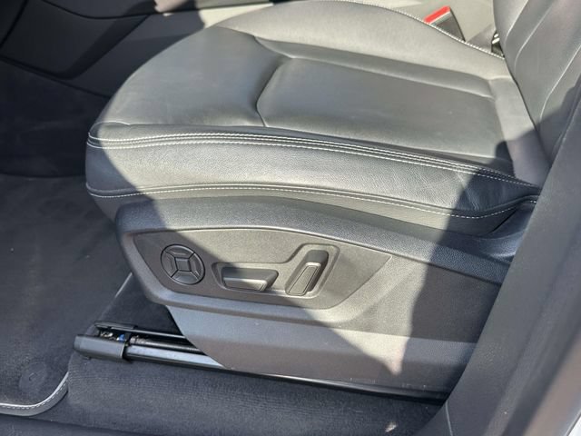 Used 2023 Audi Q8 Premium AWD/4WD image 22