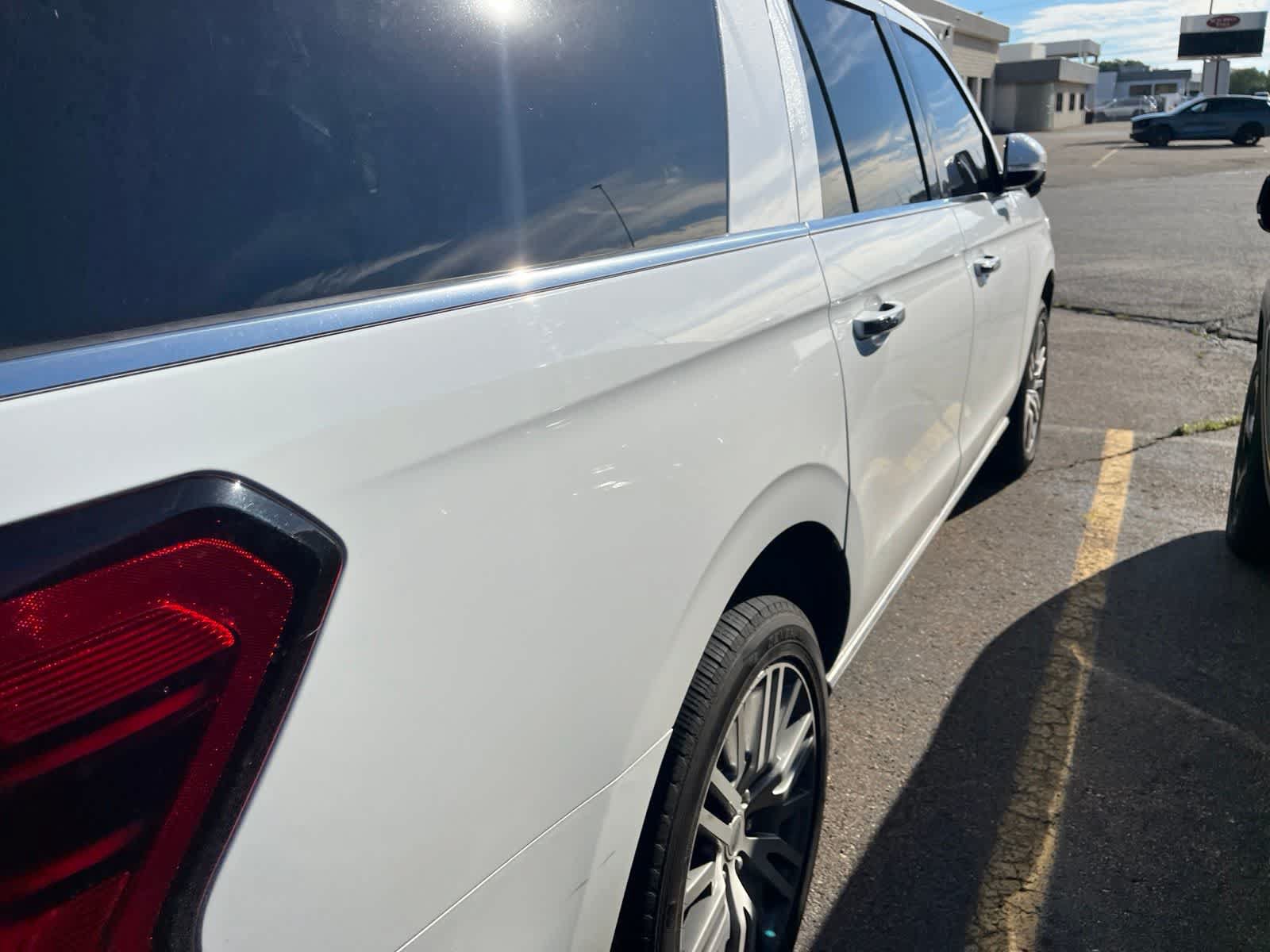 Used 2023 Ford Expedition Max Limited AWD/4WD image 13