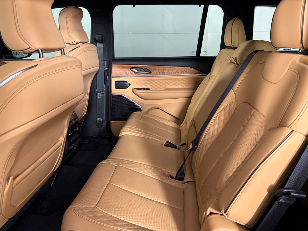 Used 2025 Jeep Grand Cherokee L Summit AWD/4WD image 40