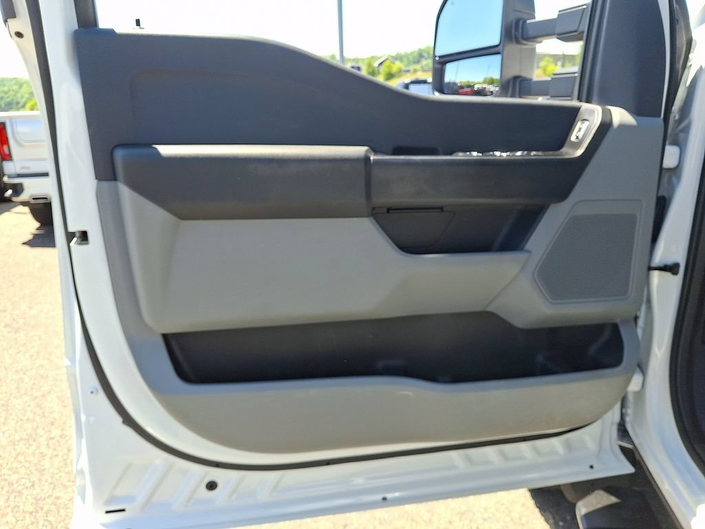 Used 2023 Ford F550 4x4 Crew Cab Super Duty image 13