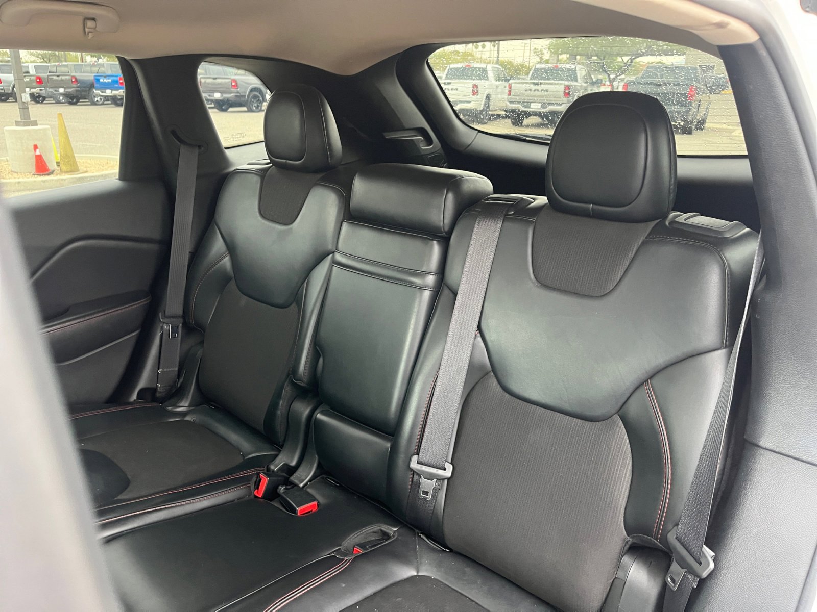 Used 2016 Jeep Cherokee Trailhawk w/ Comfort/Convenience Group image 18