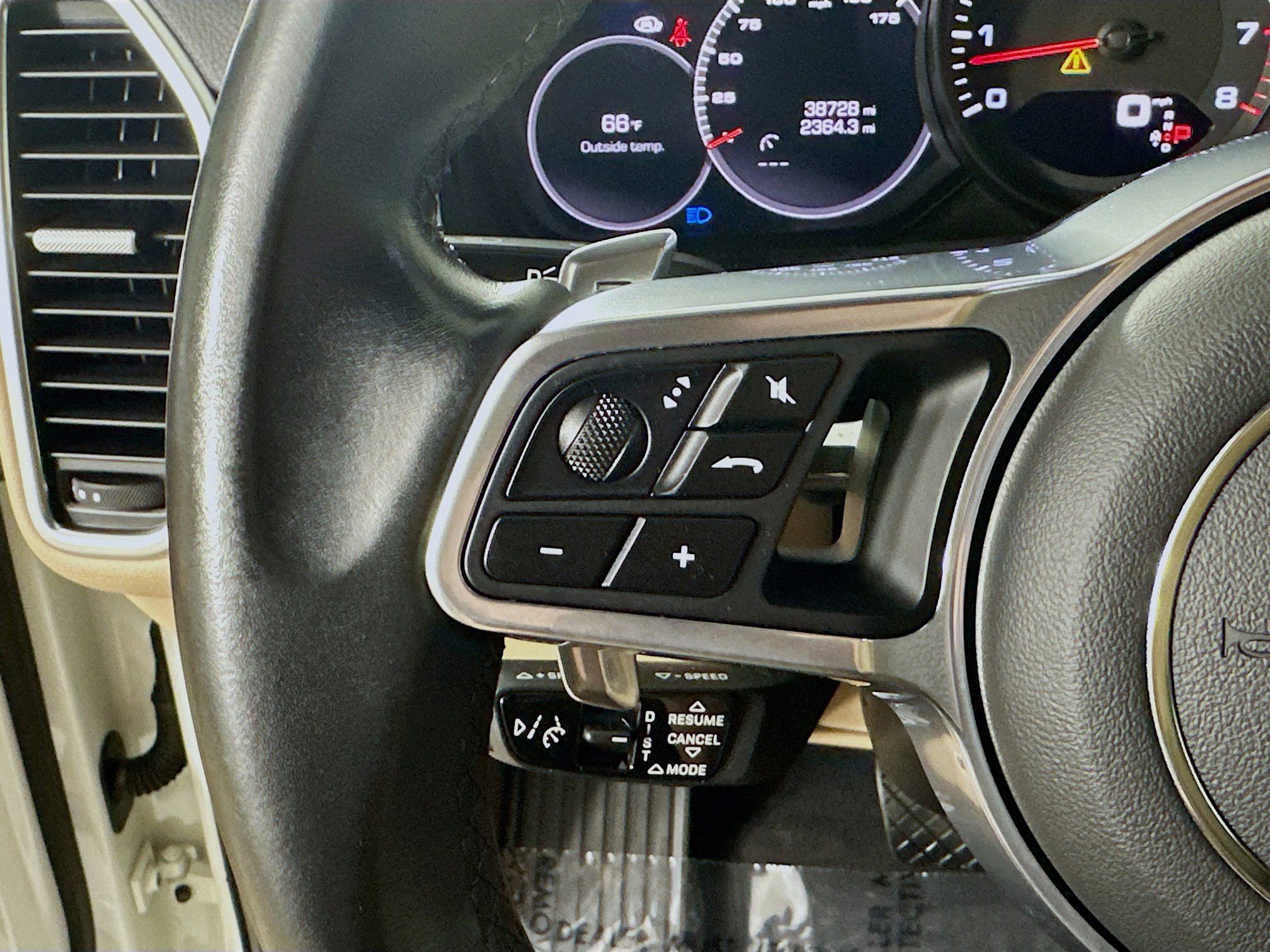 Used 2021 Porsche Cayenne Coupe image 17