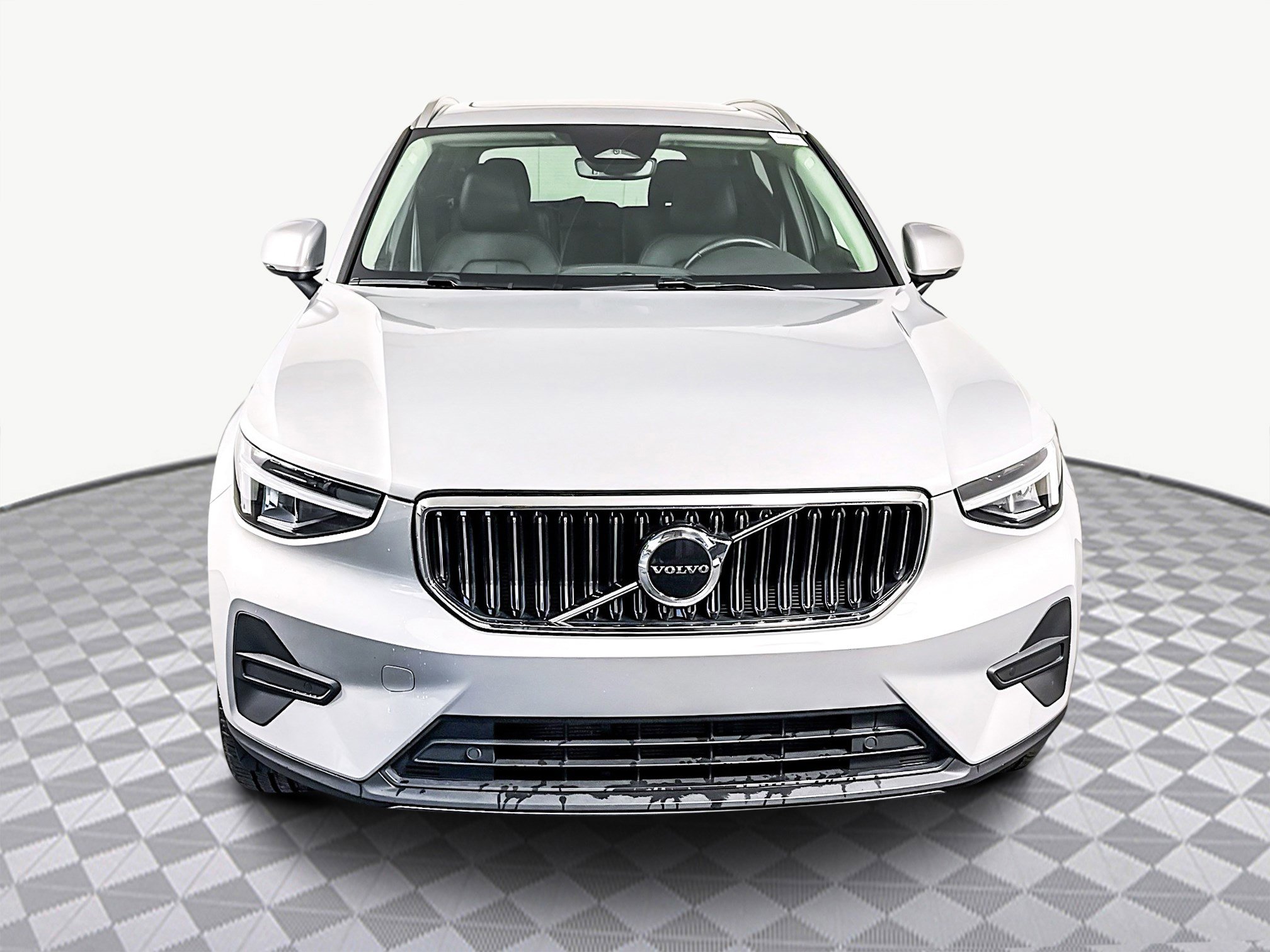 Used 2025 Volvo XC40 B5 Core image 2
