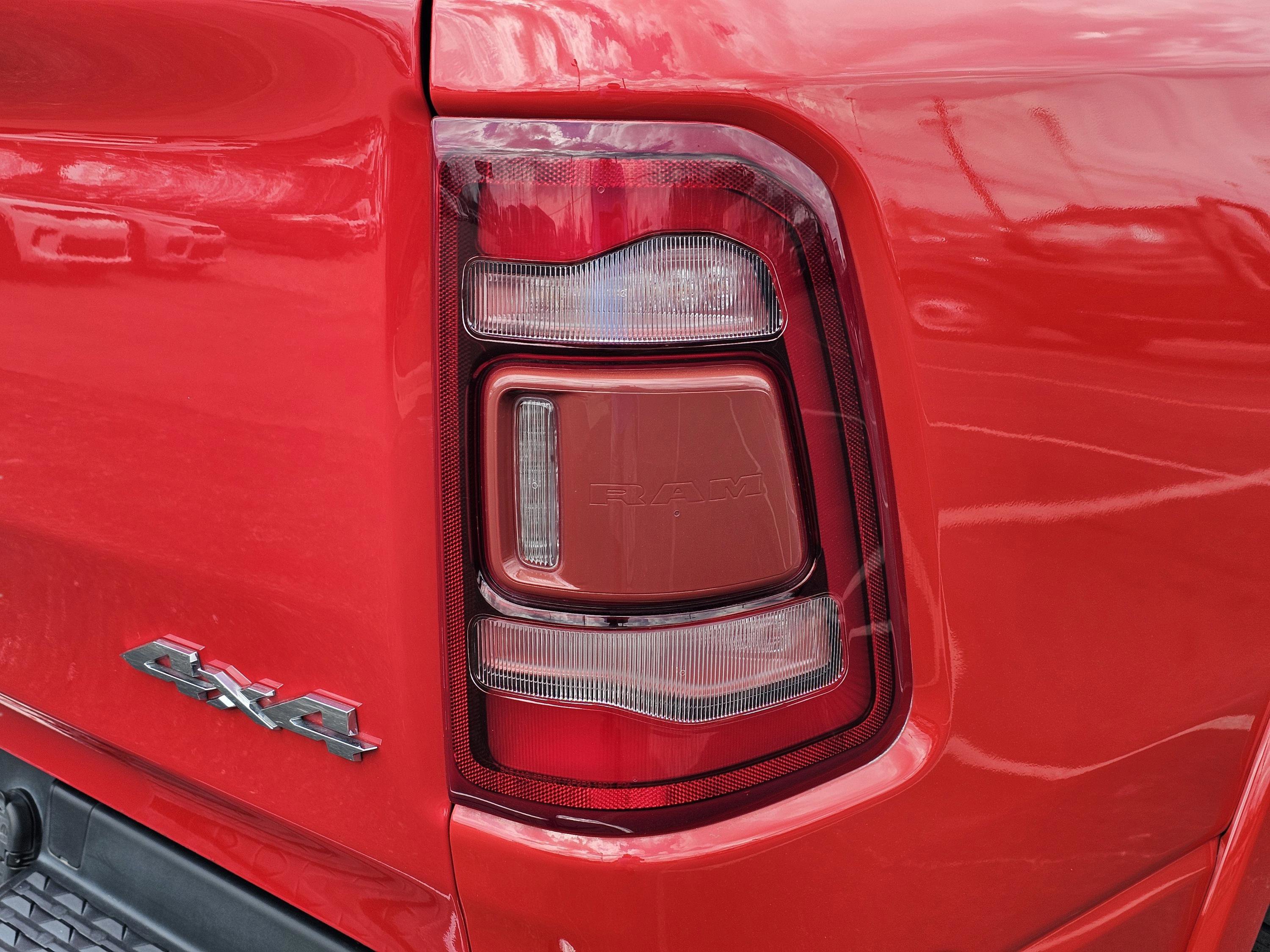 Used 2019 RAM 1500 Laramie AWD/4WD image 10