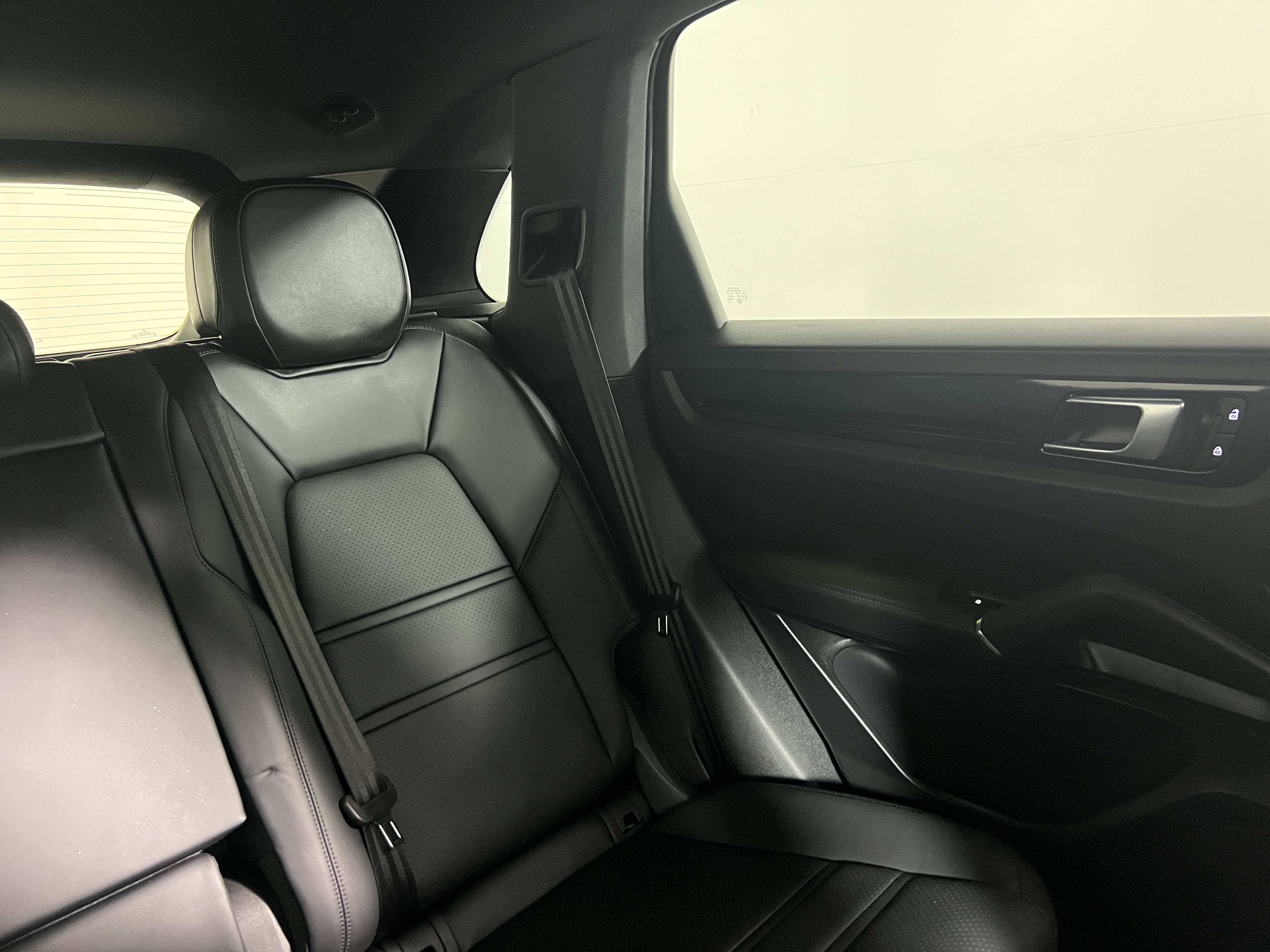 Certified 2023 Porsche Cayenne S AWD/4WD image 17
