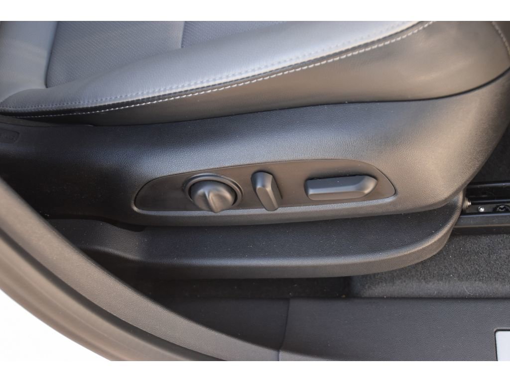 Used 2018 Chevrolet Equinox Premier image 30