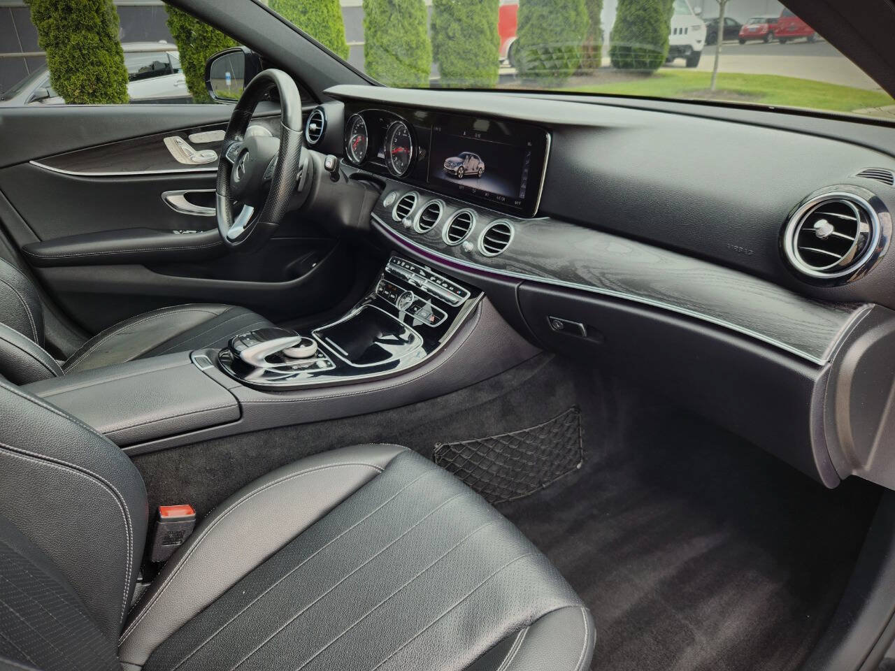 Used 2017 Mercedes-Benz E 300 4MATIC image 7