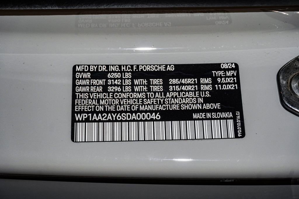 Certified 2025 Porsche Cayenne AWD/4WD image 30