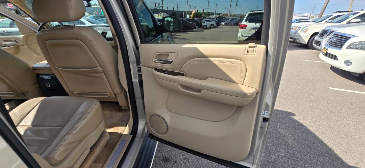 Used 2009 Cadillac Escalade ESV AWD image 28