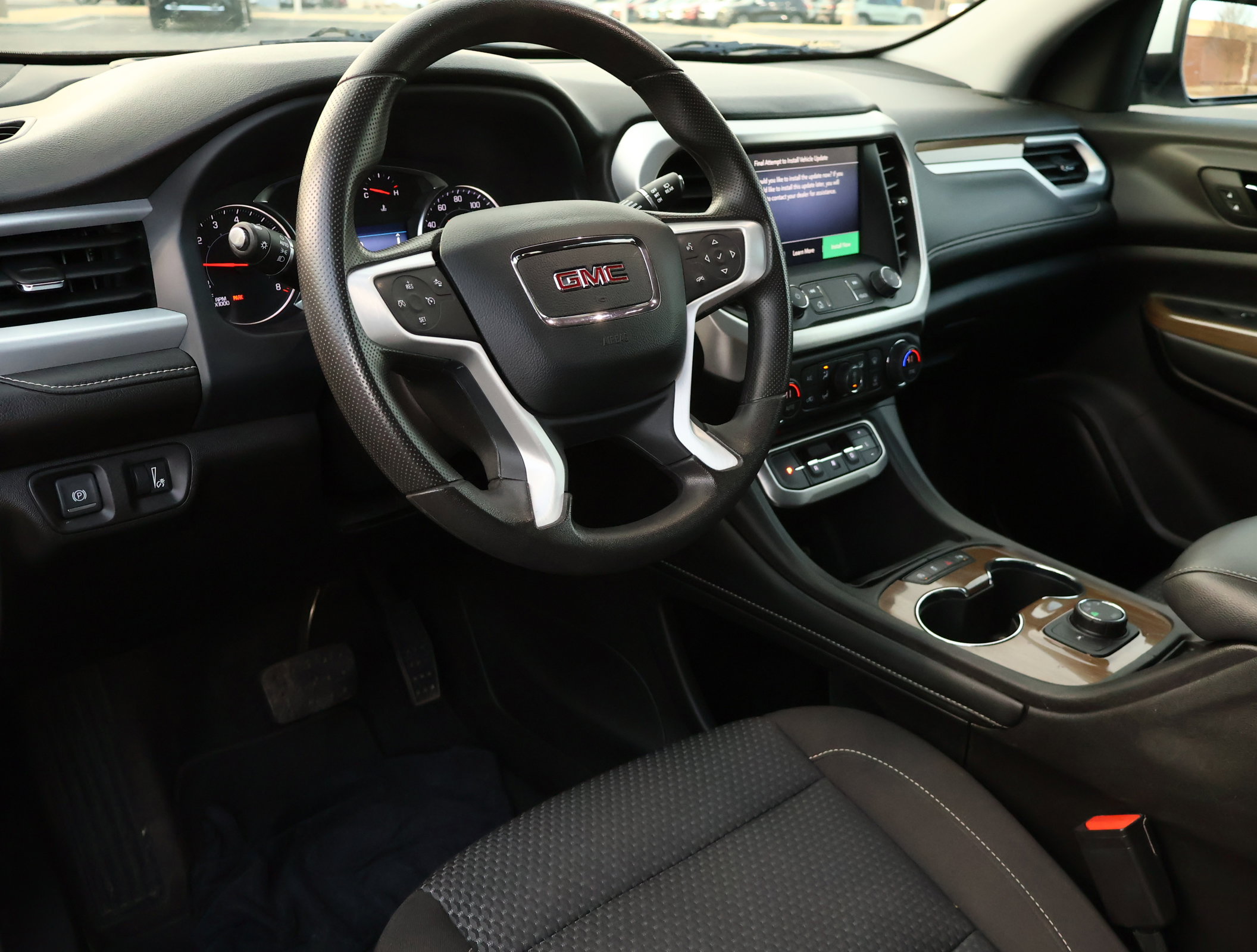 Used 2023 GMC Acadia SLE image 3