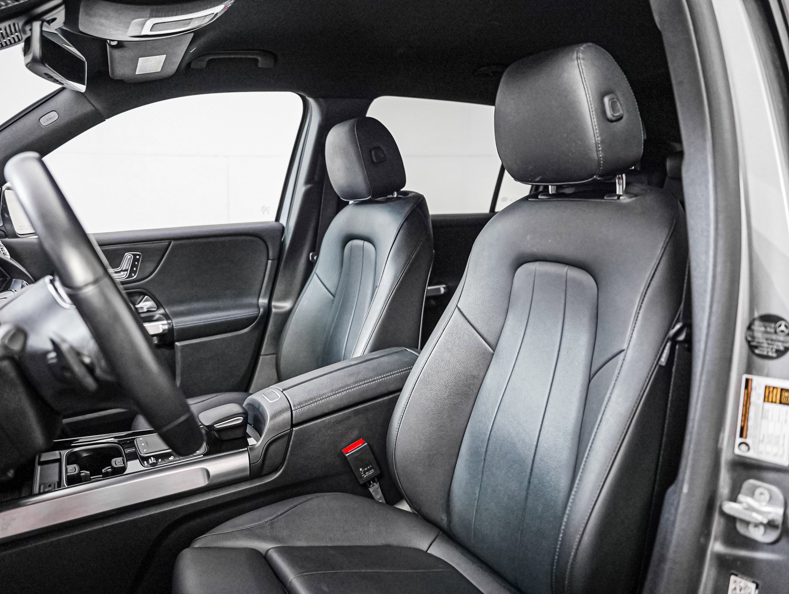 Certified 2023 Mercedes-Benz EQB 250+ w/ Exclusive Package image 11