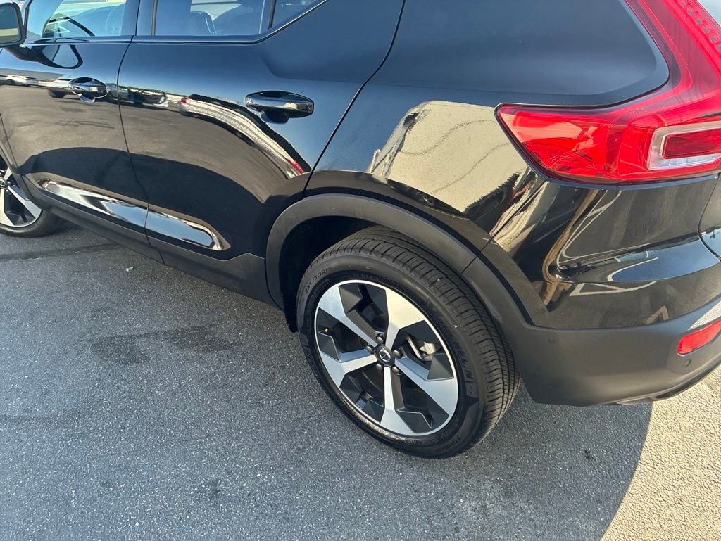 Certified 2026 Volvo XC40 B5 Plus AWD/4WD image 6