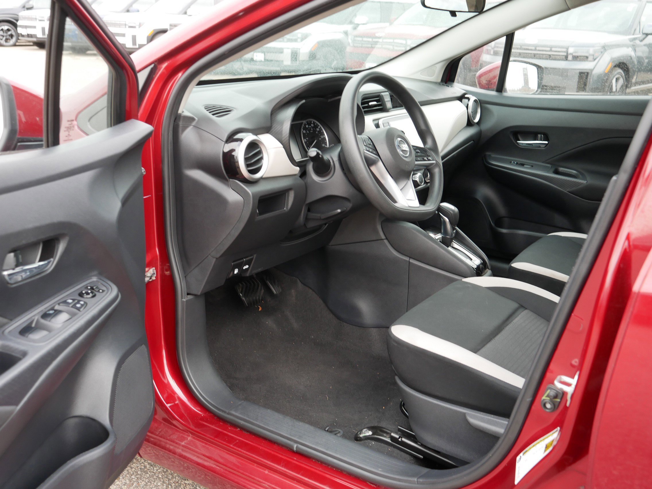 Used 2021 Nissan Versa SV image 11