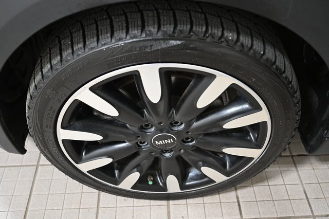 Used 2018 MINI Cooper S image 17