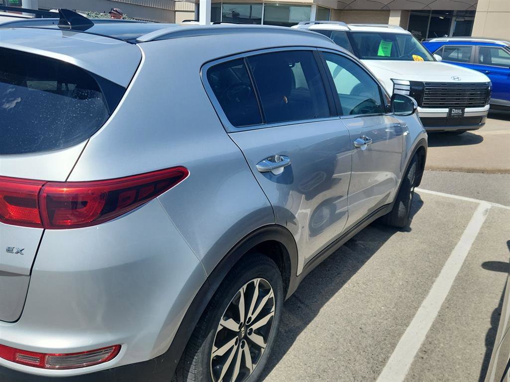 Used 2017 Kia Sportage EX w/ EX Premium Package image 4