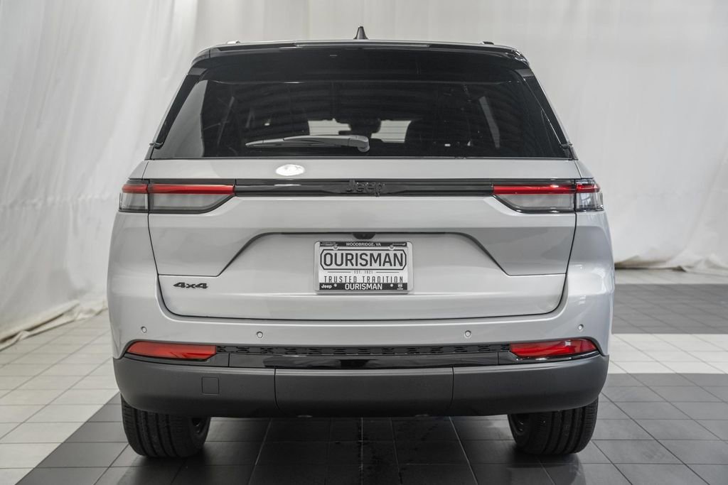 New 2025 Jeep Grand Cherokee Altitude image 5