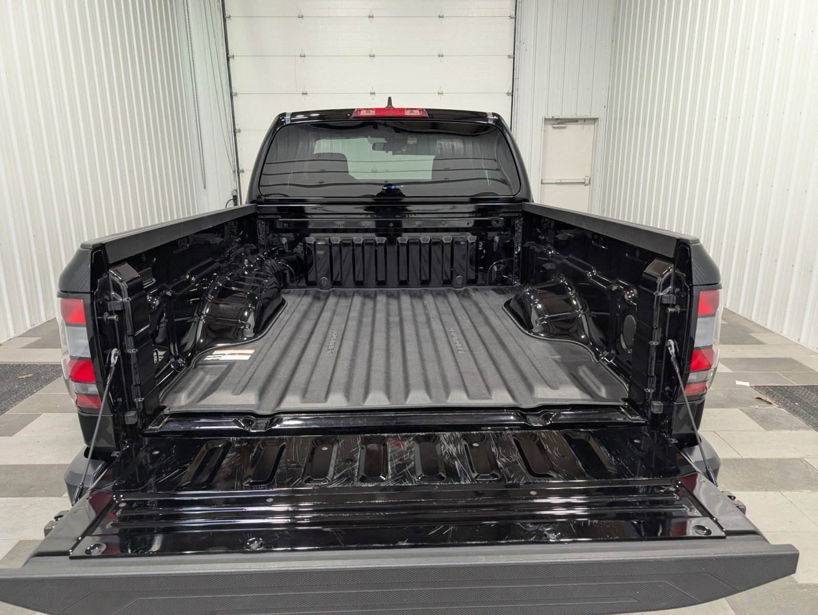 Used 2025 Nissan Frontier S image 23