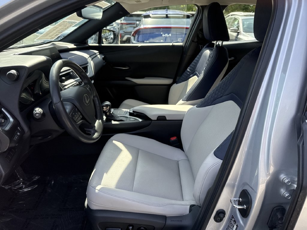 Used 2019 Lexus UX 200 w/ Premium Package FWD image 13
