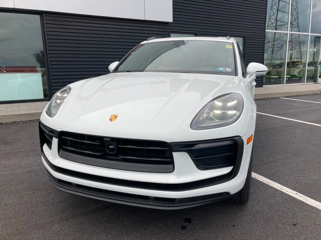 Used 2025 Porsche Macan AWD image 7