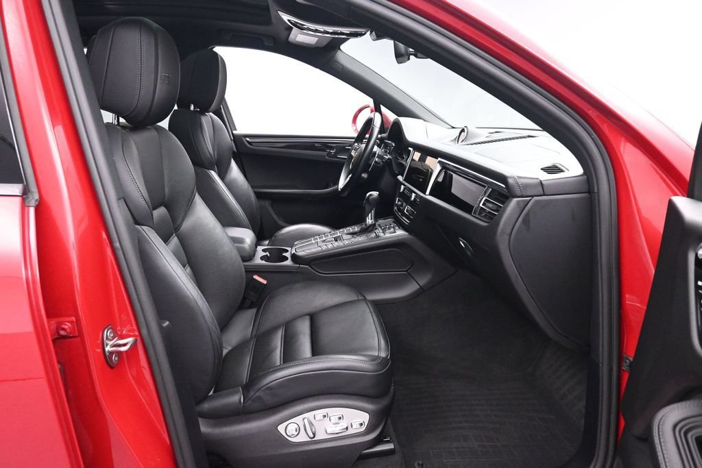 Used 2021 Porsche Macan GTS w/ Premium Package Plus (PF9) AWD/4WD image 25