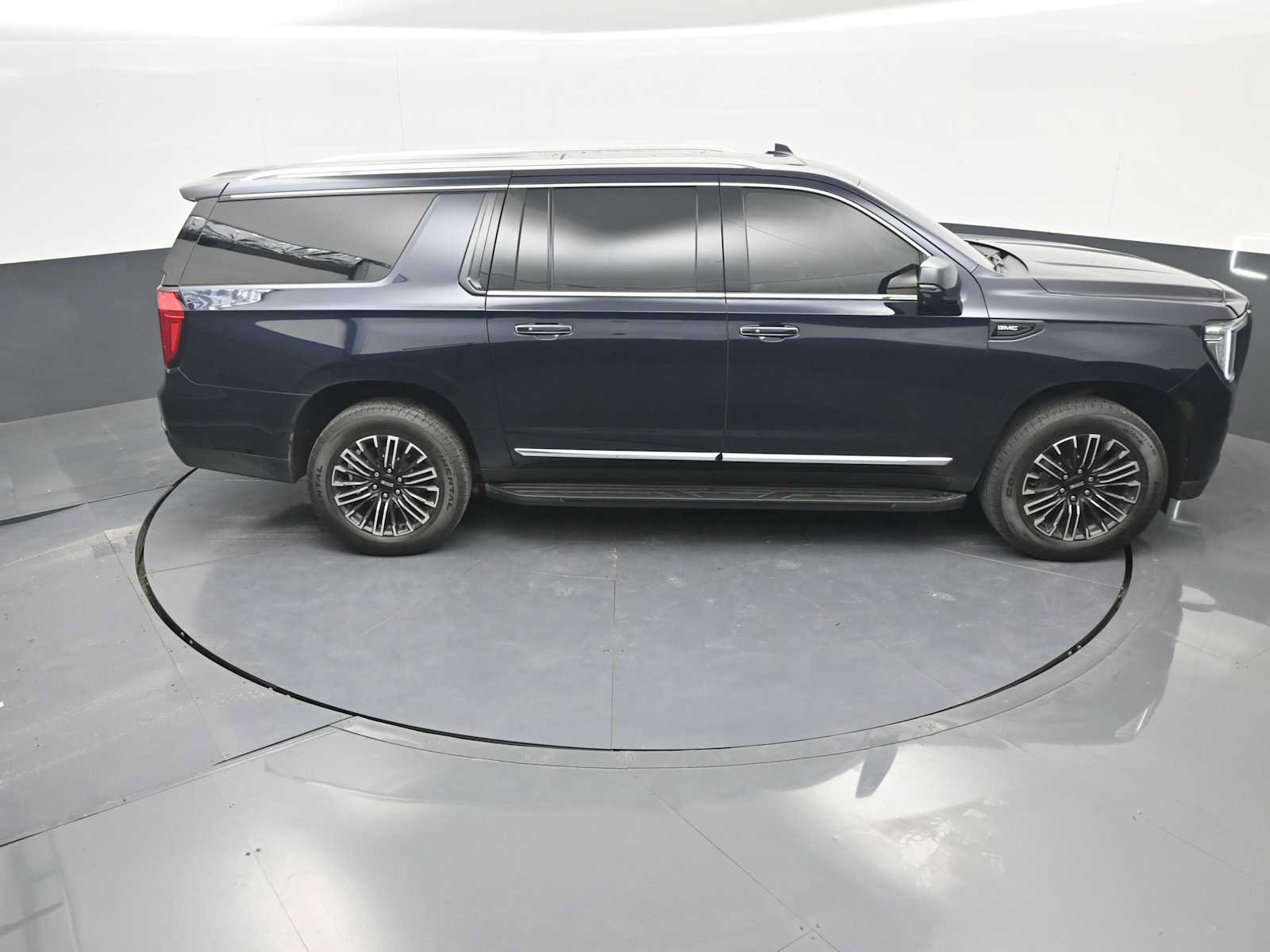 Used 2024 GMC Yukon XL SLT w/ SLT Luxury Package AWD/4WD image 46