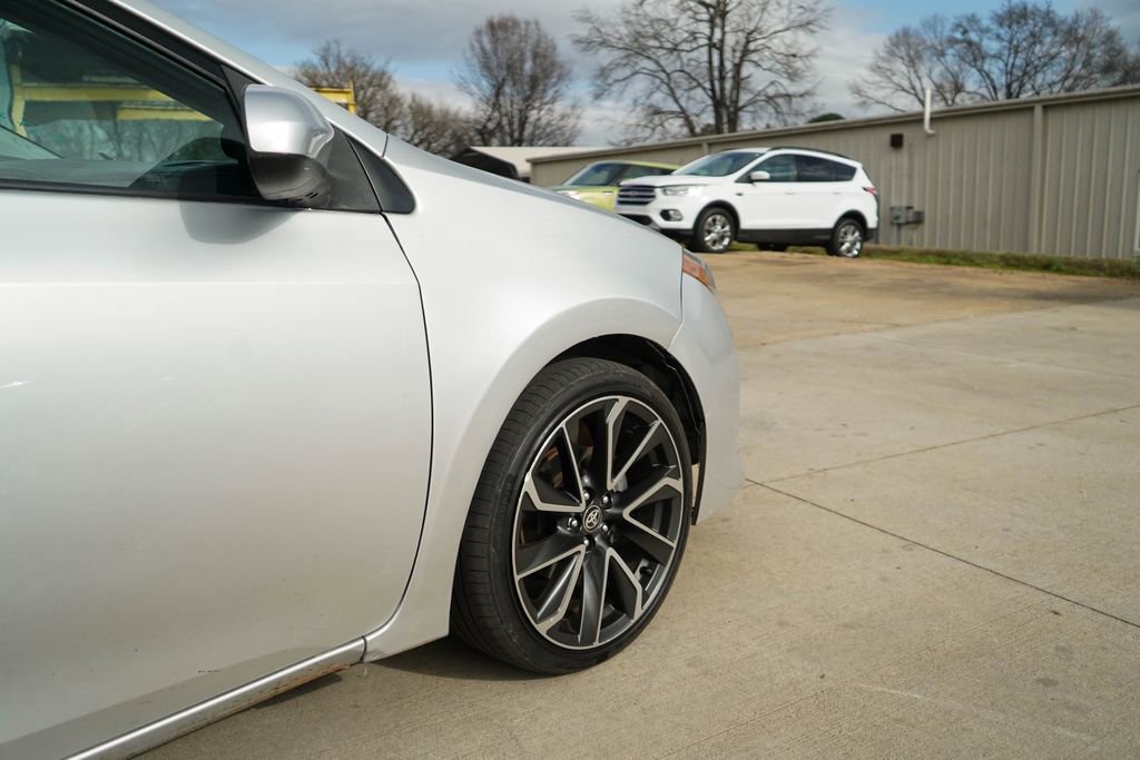 Used 2018 Toyota Corolla LE w/ Carpet Mat Package (TMS) image 12