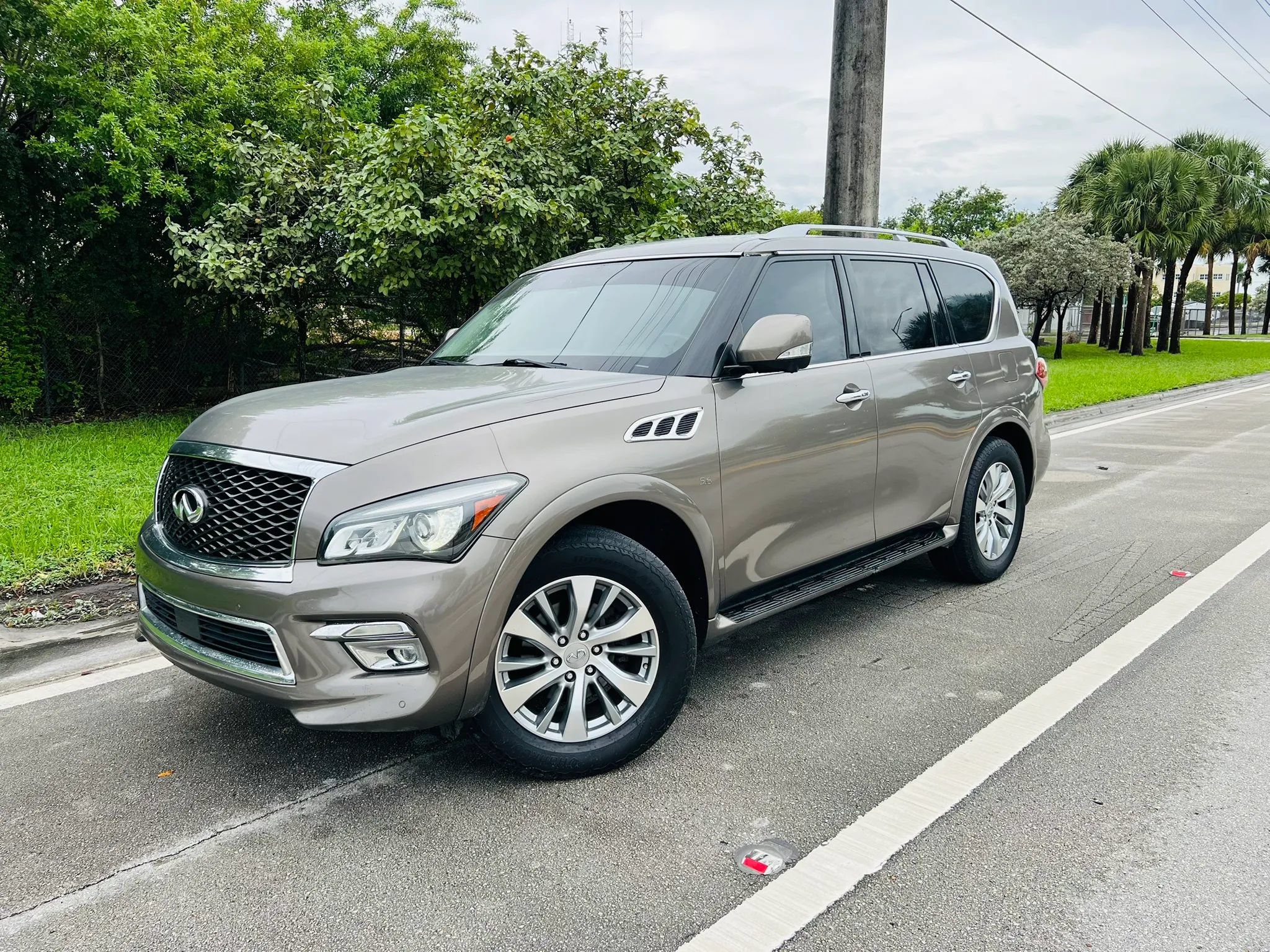 Used 2017 INFINITI QX80 2WD image 1