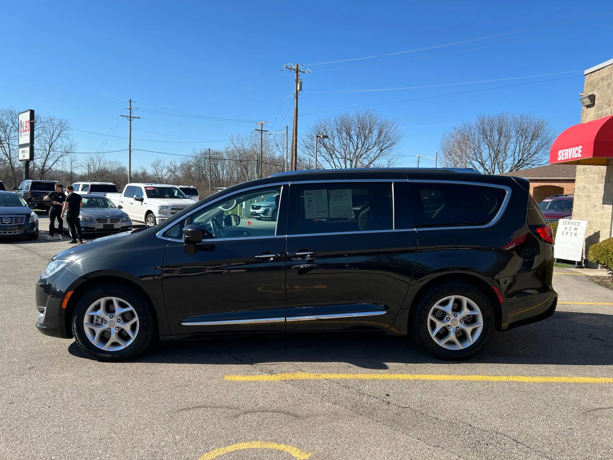 Used 2017 Chrysler Pacifica Touring-L Plus w/ Tire & Wheel Group image 8