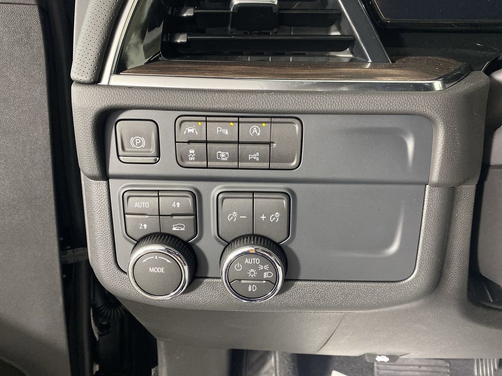 New 2026 Chevrolet Suburban Premier image 19