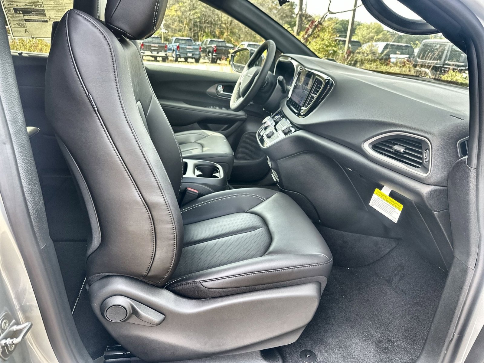 New 2026 Chrysler Voyager LX image 26