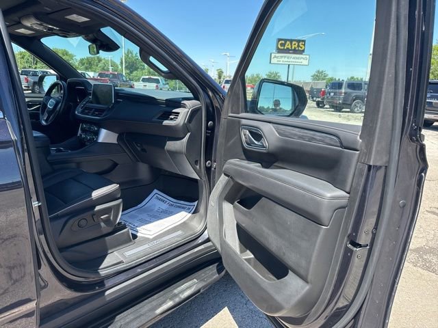 Used 2023 GMC Yukon XL SLT w/ SLT Premium Package AWD/4WD image 7