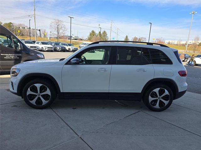 Used 2025 Mercedes-Benz GLB 250 4MATIC image 9