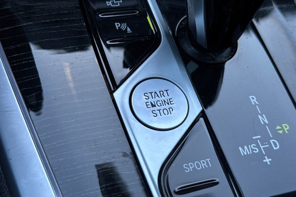 Used 2022 BMW X7 xDrive40i w/ M Sport Package image 26