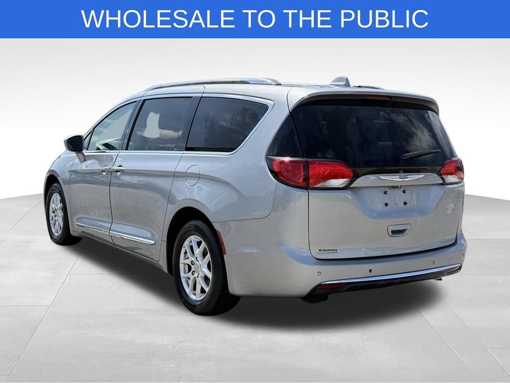 Used 2020 Chrysler Pacifica Touring-L FWD image 3