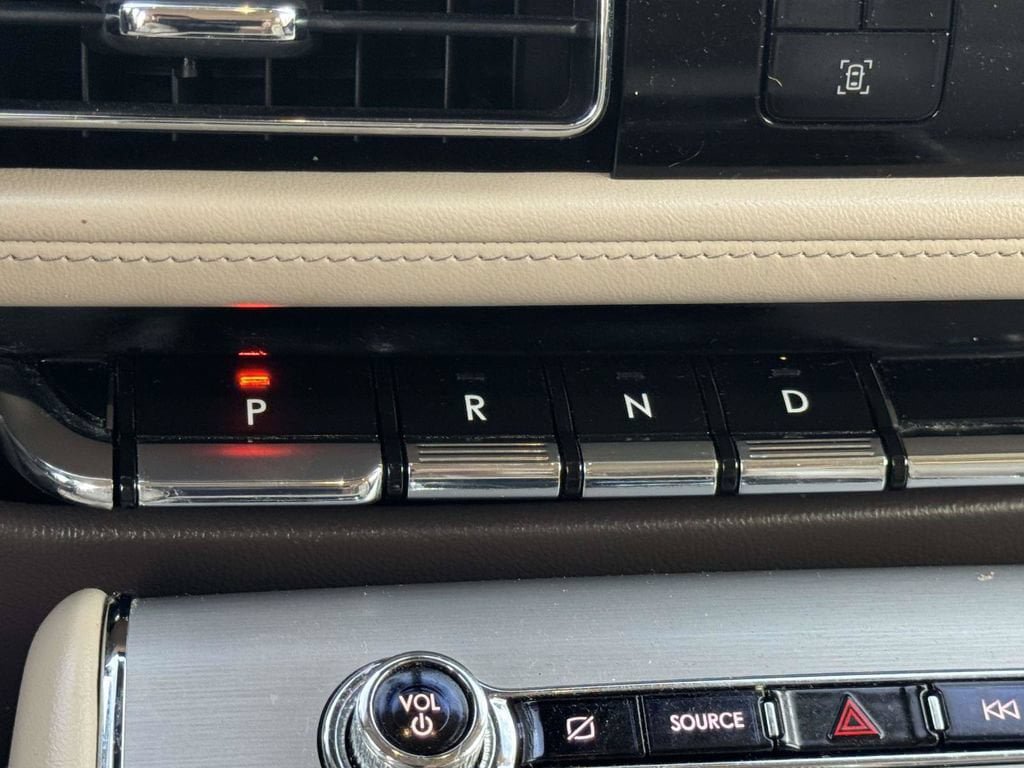 Used 2021 Lincoln Aviator AWD w/ Elements Package image 8