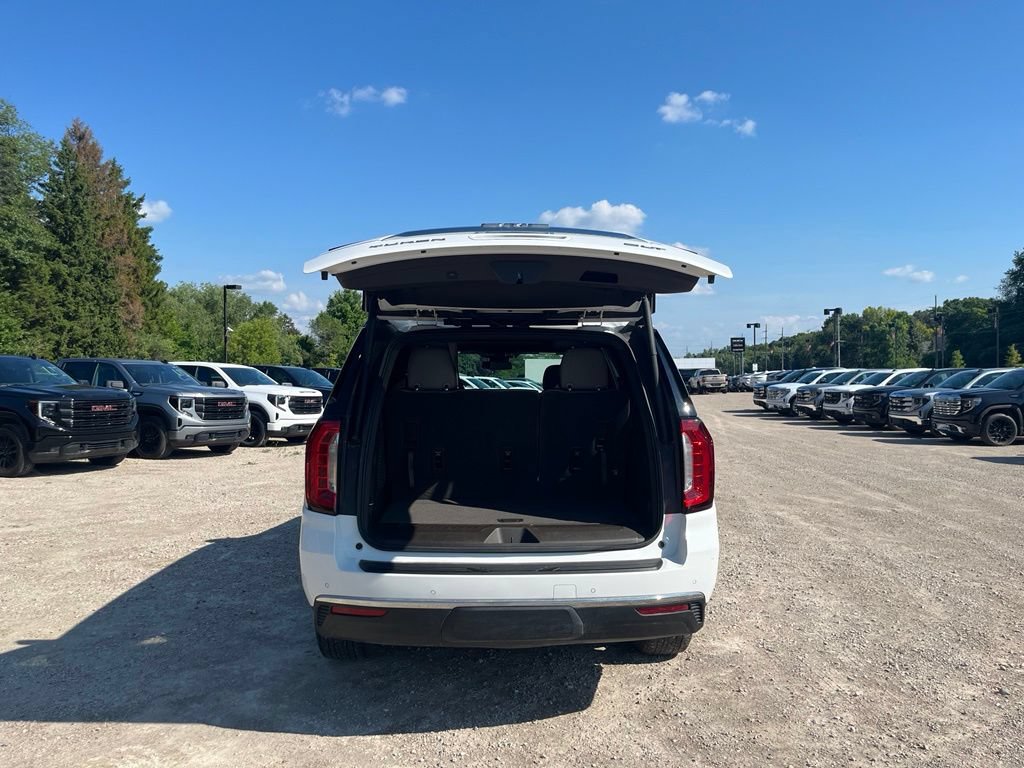Used 2023 GMC Yukon SLT AWD/4WD image 9