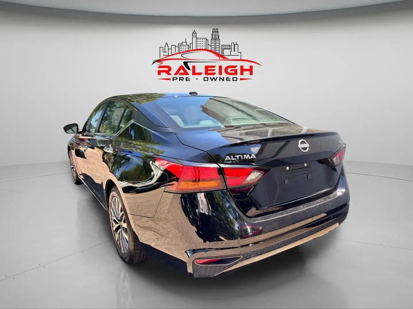 Used 2023 Nissan Altima 2.5 SV image 2