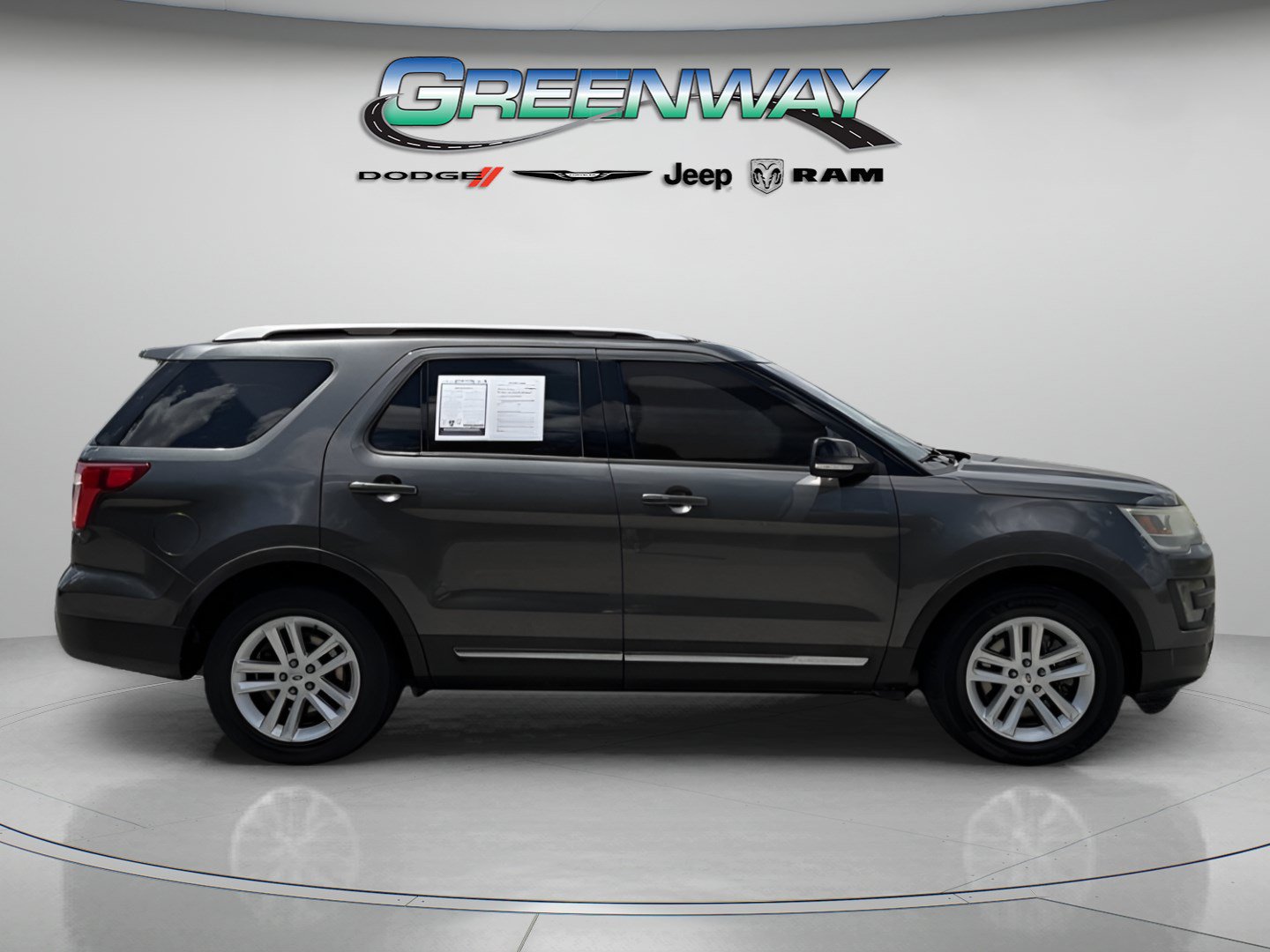 Used 2016 Ford Explorer XLT w/ Equipment Group 202A FWD image 5