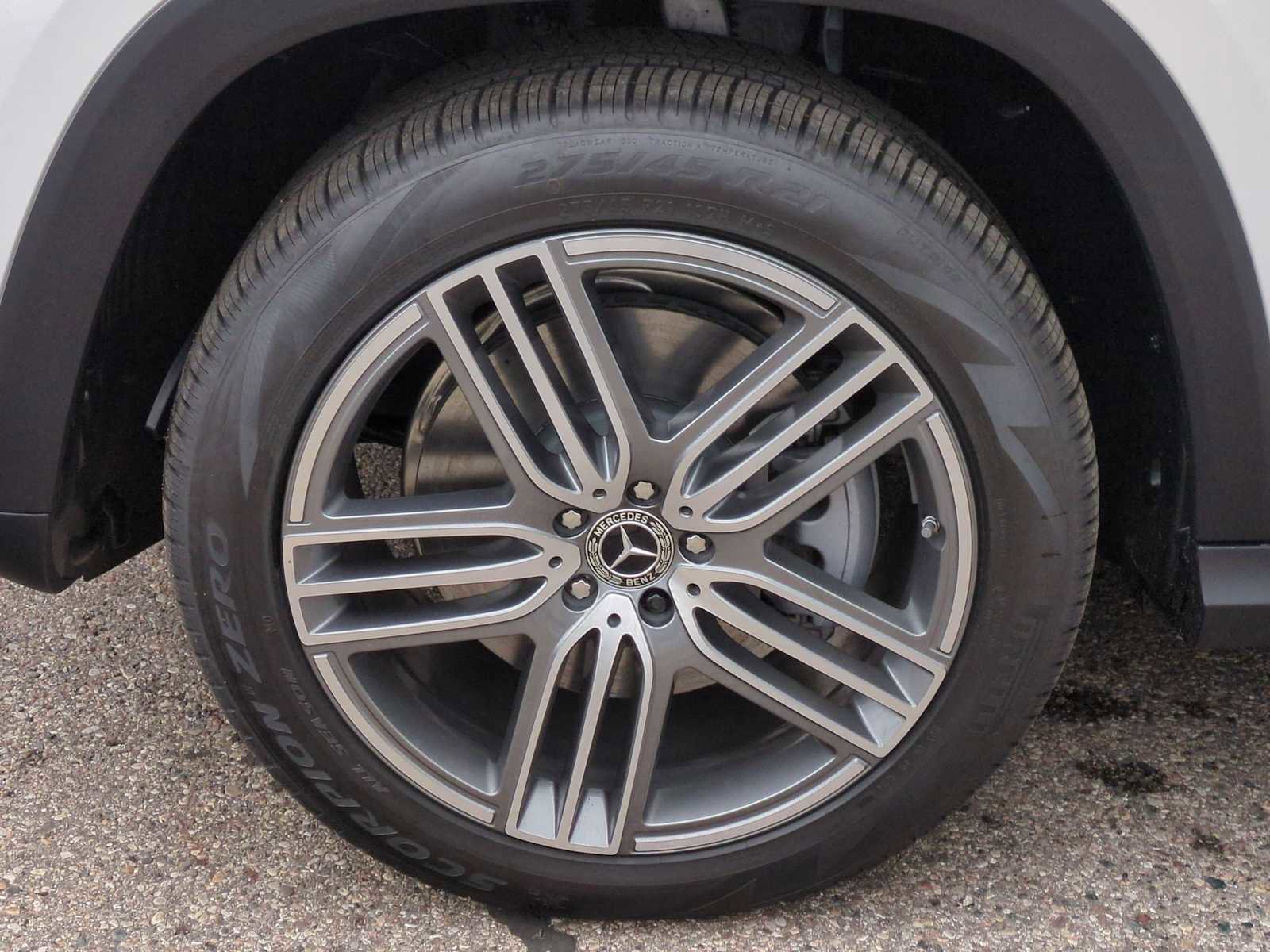 Used 2025 Mercedes-Benz GLS 450 4MATIC image 14