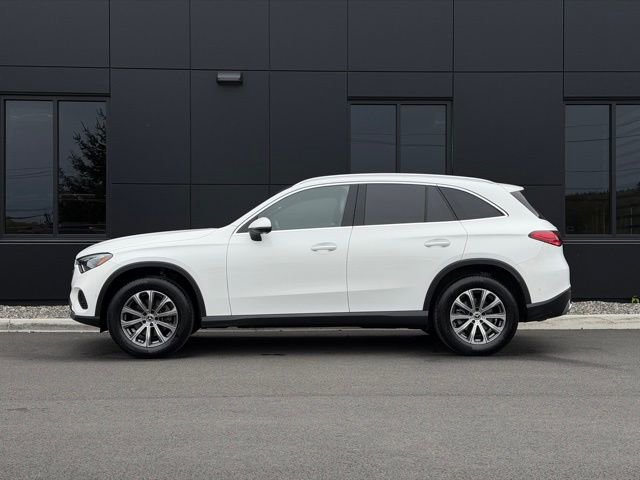 Used 2025 Mercedes-Benz GLC 300 4MATIC image 5
